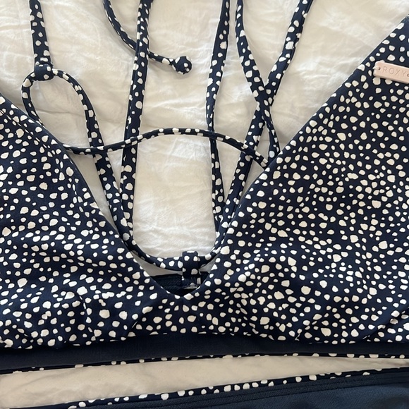 Blue and White Dotted Roxy Bikini Set - Size Small - Excellent condition - Picture 8 of 12